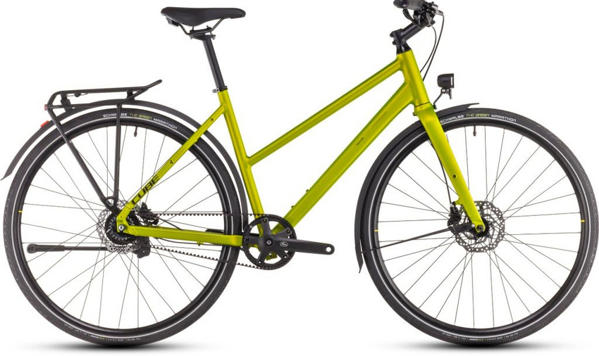 Wer oft und viel im Großstadtdschungel unterwegs ist, braucht ein schnelles, unkompliziertes Bike. Eins wie das voll ausgestattete Editor Race FE mitsamt Lichtern, Schutzblechen, Gepäckträger und Seitenständer. So ist dieser City-Flitzer zu jeder Zeit für alle Eventualitäten – und Wetterbedingungen – gerüstet !