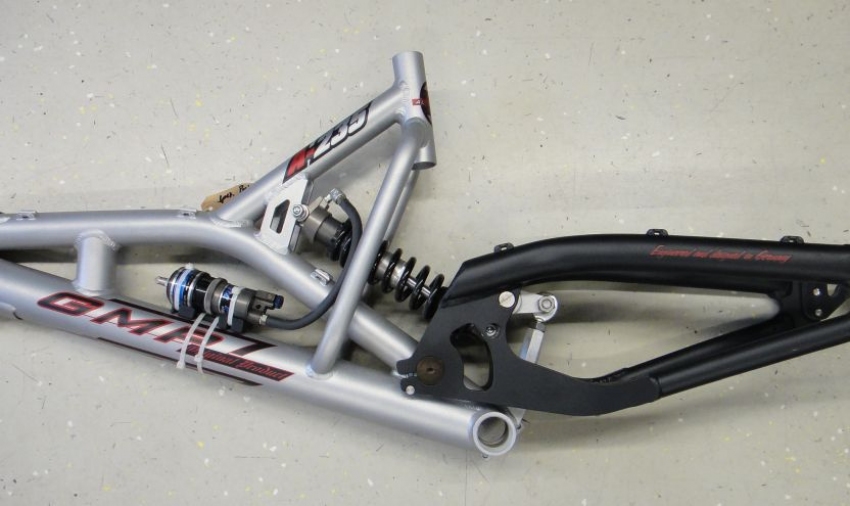 Satte 235mm Federweg !