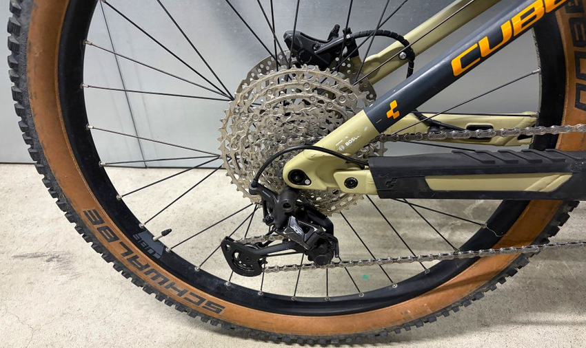 Aktuelles Bild !
Bike befindet sich nach unseren Service - Arbeiten im neuwertigen Zustand !
Service - Arbeiten müssen noch ausgeführt werden !