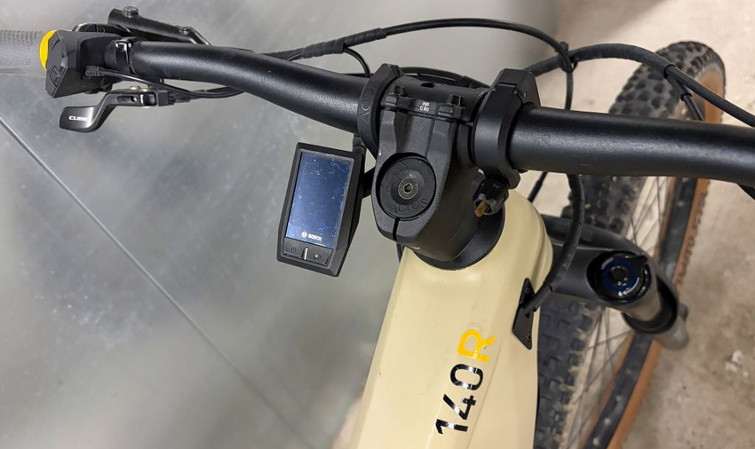 Aktuelles Bild !
Bike befindet sich nach unseren Service - Arbeiten im neuwertigen Zustand !
Service - Arbeiten müssen noch ausgeführt werden !