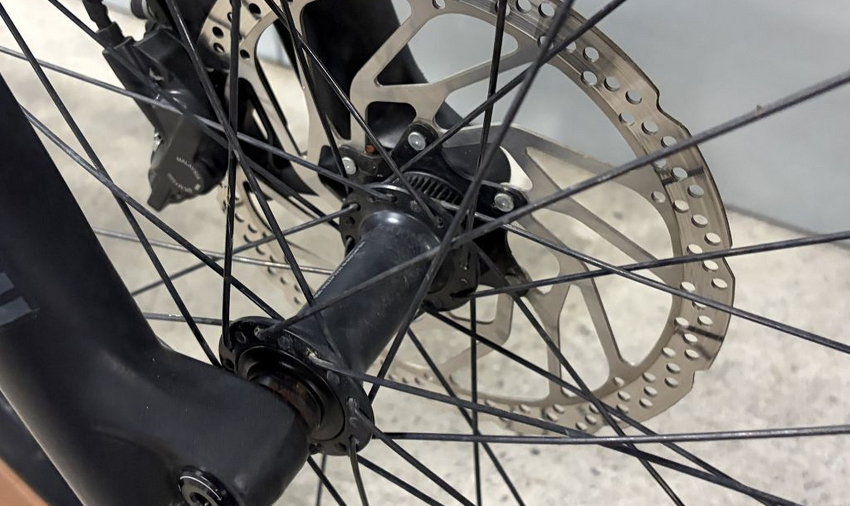 Aktuelles Bild !
Bike befindet sich nach unseren Service - Arbeiten im neuwertigen Zustand !
Service - Arbeiten müssen noch ausgeführt werden !