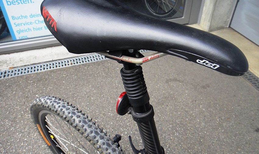 Sattel gefedert mit Carbon - Stütze !