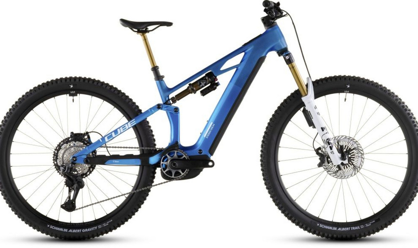 Das Stereo Hybrid ONE44 HPC AT 800 begeistert mit jeder Menge ausgeklügelter Details, damit Trailriding noch mehr Spaß macht! Da wären die hydraulischen Shimano XT 4-Kolben-Scheibenbremsen mit der ABS Pro Technologie von Bosch, welche die supergriffigen Schwalbe Albert 2.5 Zoll Pneus auf Newmen Beskar 30 Laufrädern zuverlässig und sicher verzögern – für 1a-Geschwindigkeitskontrolle bei allen (Offroad-)Bedingungen !