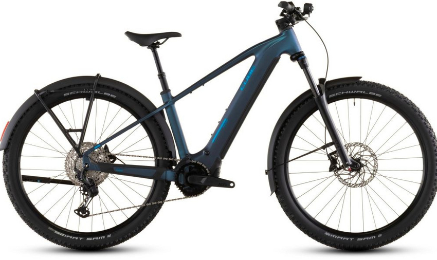 Der Rahmen des Reaction Hybrid FE steckt voller cleverer Features – und damit meinen wir nicht nur die integrierten Schutzbleche, den Gepäckträger, die Beleuchtung und den Seitenständer. Sein 800Wh starker PowerTube Akku fügt sich gemeinsam mit dem Bosch CX Motor sicher, sauber und formschön ins Design ein. Zudem ist das Chassis PowerMore-ready, das heißt, es können bei Bedarf weitere 250Wh mitfahren !