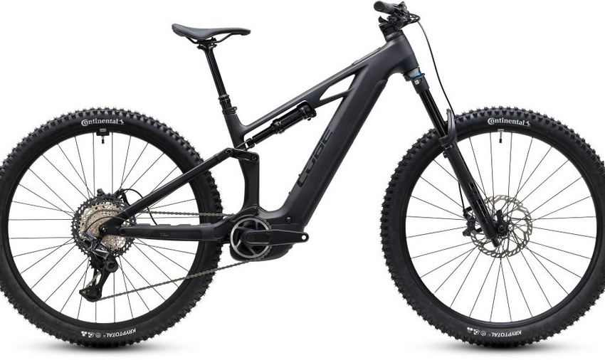 Genau der richtige Mix aus Dynamik, Komfort und Kontrolle: Das Stereo Hybrid ONE44 HPC SLX verbindet einen Carbon-Hauptrahmen mit ausgeklügelter Kinematik, Fox Fahrwerk und dem kraftvollen Bosch CX Antrieb. Heraus kommt ein Trail-Bike, das auf flowigen Trails genauso überzeugt wie auf anspruchsvollen Abfahrten. Dein Bike, deine Line, dein Ride !