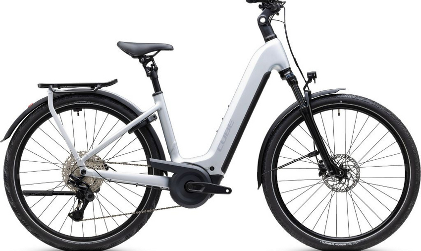 Egal, wo's hingeht, egal was mit muss: Mit dem CUBE Kathmandu Hybrid ONE sind der Abenteuerlust keine Grenzen gesetzt. Sein geniales Design, der vielseitige, superbelastbare integrierte Gepäckträger IC 3.0 und ein effizienter Bosch Antrieb machen's möglich. Hier kommt der perfekte Zweiradpartner für ausgedehnte Entdeckertouren !
