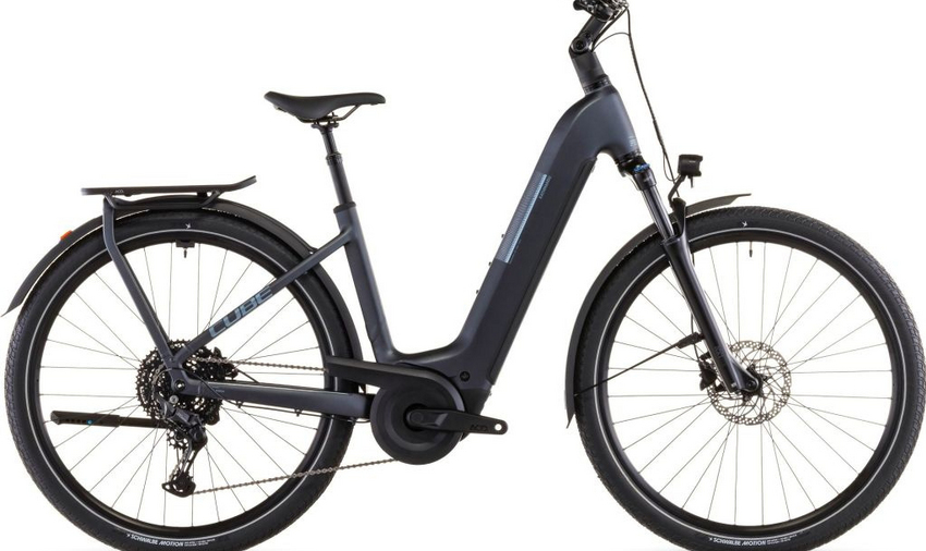 Wer mit dem CUBE Kathmandu Hybrid ONE unterwegs ist, kann seiner Abenteuerlust freien Lauf lassen. Denn dieses Bike ist mit einem 800 Wh PowerTube Akku ausgerüstet, der den leistungsstarken Bosch CX Antrieb mit bis zu 85Nm ( 100NM möglich ) Drehmoment zuverlässig vorwärtstreibt !