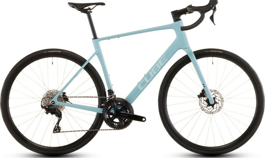 Das Attain C:62 Race ist nicht nur pfeilschnell, sondern auch superkomfortabel zu fahren und damit das ganze Jahr über der perfekte Trainings- und Race-Partner !
