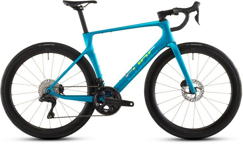 Das Herz eines Fahrrads sei sein Rahmen, heißt es – und wir bei CUBE können da nur zustimmend nicken. Deshalb haben wir die Performance und hochwertige C:62® Carbonkonstruktion des Agree C:62 Pro auch so feinabgestimmt, dass es die Konkurrenz konsequent auf die Plätze verweist !