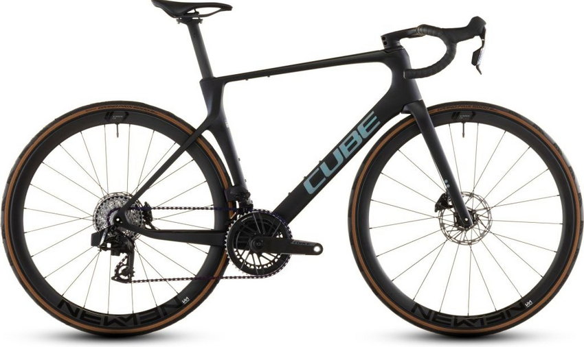 Oft entscheiden Hundertstelsekunden über Sieg oder Niederlage – Hundertstel, die das Agree C:62 SLX bestens im Griff hat. Warum? Weil dieses aerodynamische Bike durch die Luft schneidet wie ein heißes Messer durch Butter !