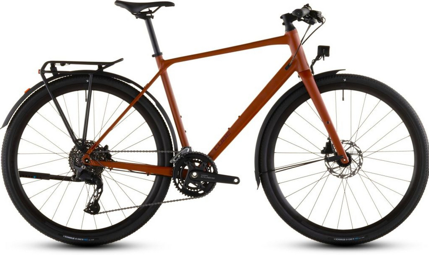Auf der Suche nach einem schnellen, komfortablen und robusten Bike mit tollem Handling? Dann ist das Nulane Race FE genau das Richtige. Dank Zubehörset, bestehend aus Schutzblechen und Gepäckträger, funktioniert es auf dem Weg ins Büro ebenso wie bei längeren Ausfahrten am Wochenende – auch auf ruppigeren Strecken, weil seine komfortable Vollcarbongabel sämtliche Vibrationen von rauerem Untergrund gekonnt abfedert !