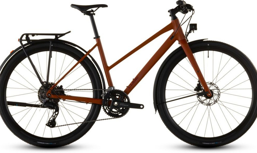 Auf der Suche nach einem schnellen, komfortablen und robusten Bike mit tollem Handling? Dann ist das Nulane Race FE genau das Richtige. Dank Zubehörset, bestehend aus Schutzblechen und Gepäckträger, funktioniert es auf dem Weg ins Büro ebenso wie bei längeren Ausfahrten am Wochenende – auch auf ruppigeren Strecken, weil seine komfortable Vollcarbongabel sämtliche Vibrationen von rauerem Untergrund gekonnt abfedert !
