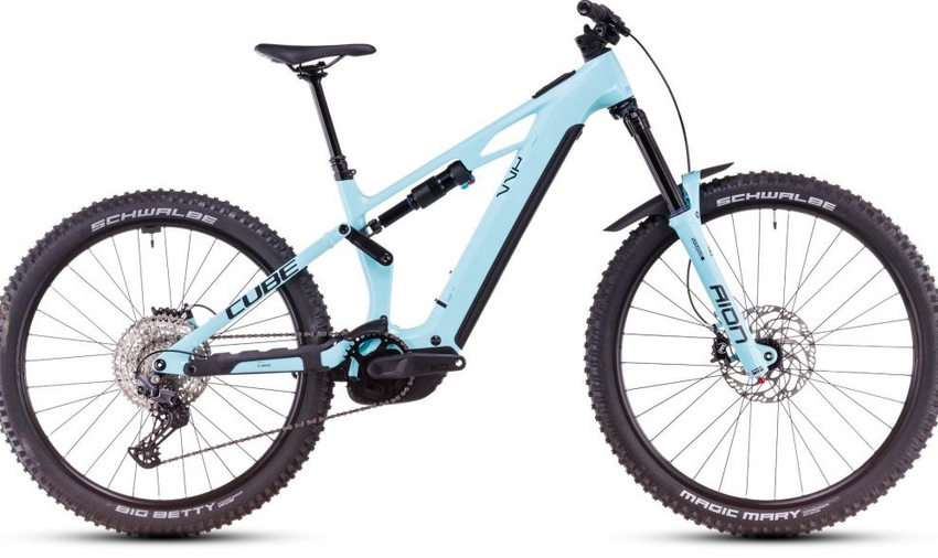 Ein Blick auf die raffinierte Geometrie und das Mullet-Set-up mit unterschiedlichen Laufradgrößen und es ist klar: Das Stereo Hybrid ONE77 HPC Race macht keine Kompromisse. Wir haben bei seiner Entwicklung extreme Liebe zum Detail walten lassen und einen Bosch CX Motor samt PowerTube Akku mit der superzuverlässigen Deore 12 - fach Schaltung von Shimano kombiniert !